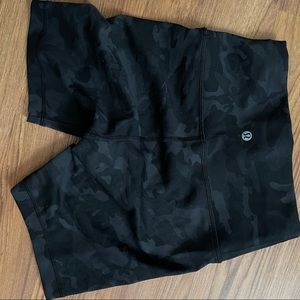 Lululemon Wunder Under Camo 6 inch Shorts